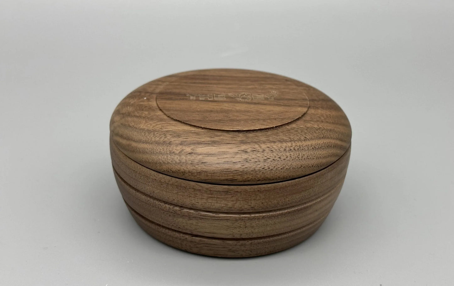 The Bey Bol y Brocha de Afeitado de Madera de Nogal
